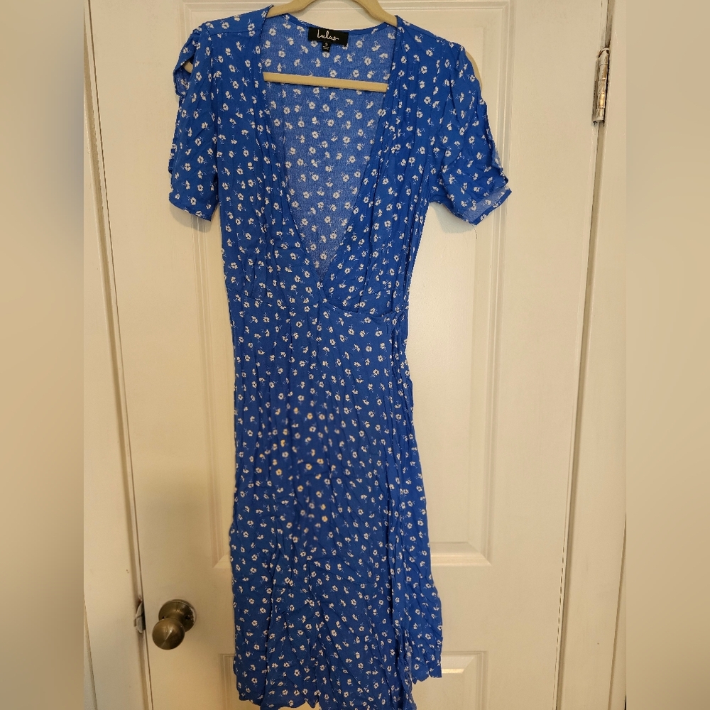 Lulus, Marretta Blue and White Floral, wrap dress, small